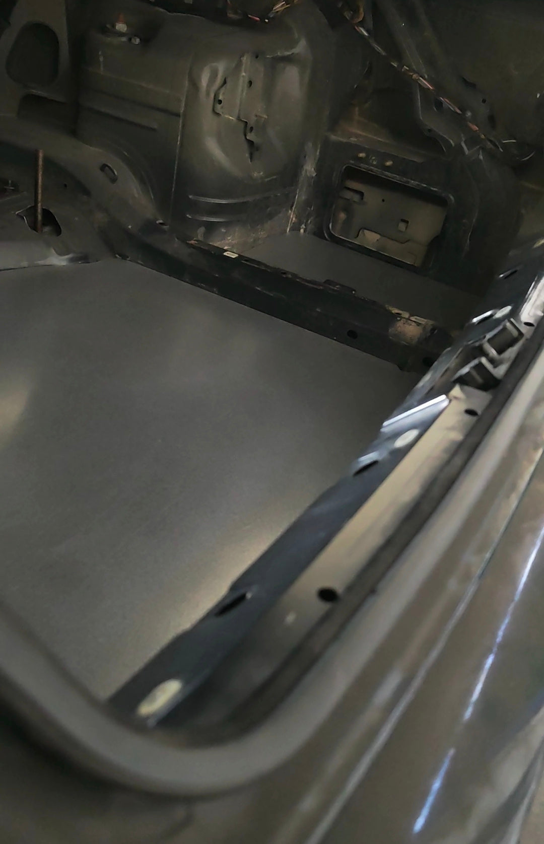 Panel supresión suelo maletero E46